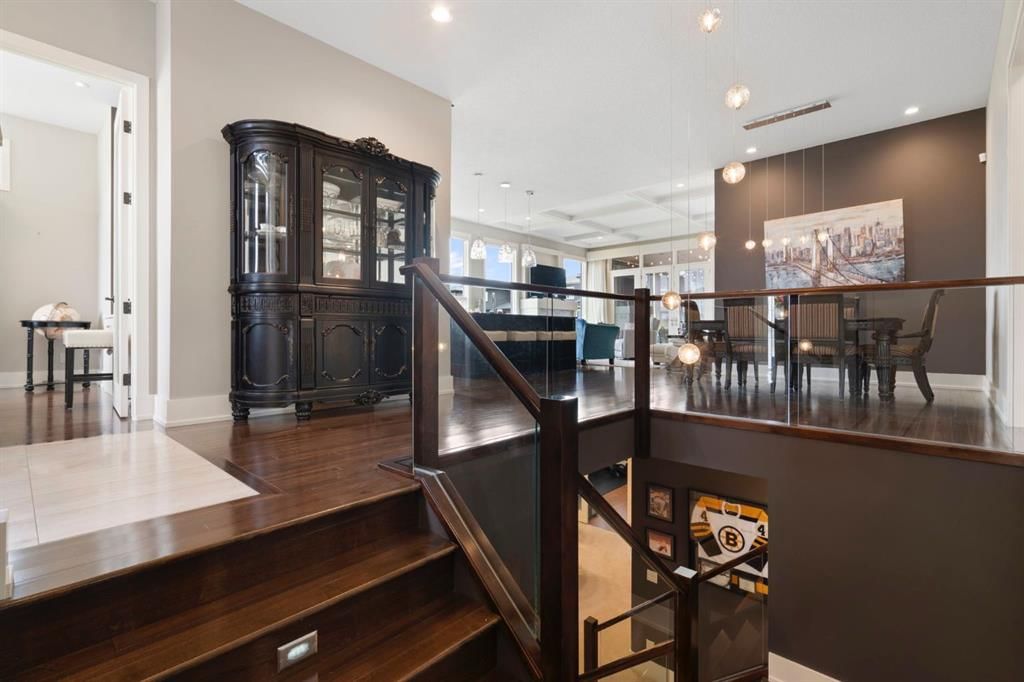 87 Coulee Way SW, Calgary — photo 3 of 48