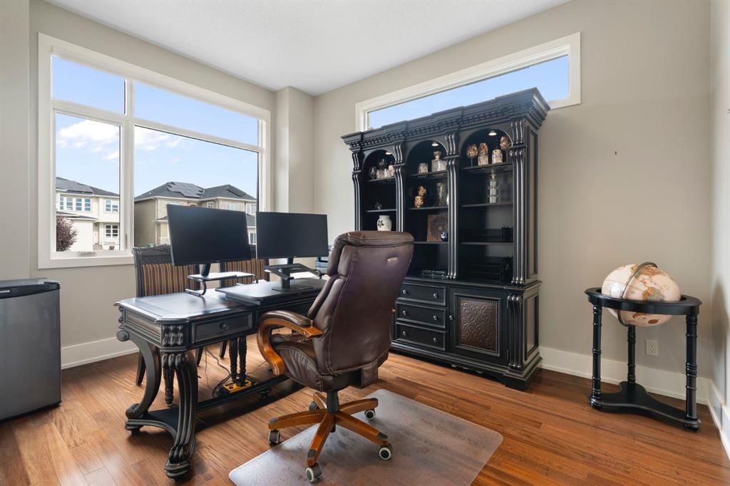 87 Coulee Way SW, Calgary — photo 4 of 48