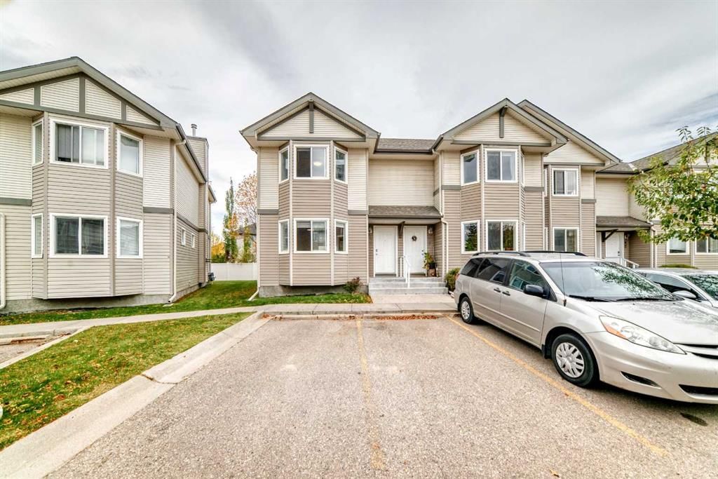 48 Royal Birch Villas NW, Calgary — main listing photo
