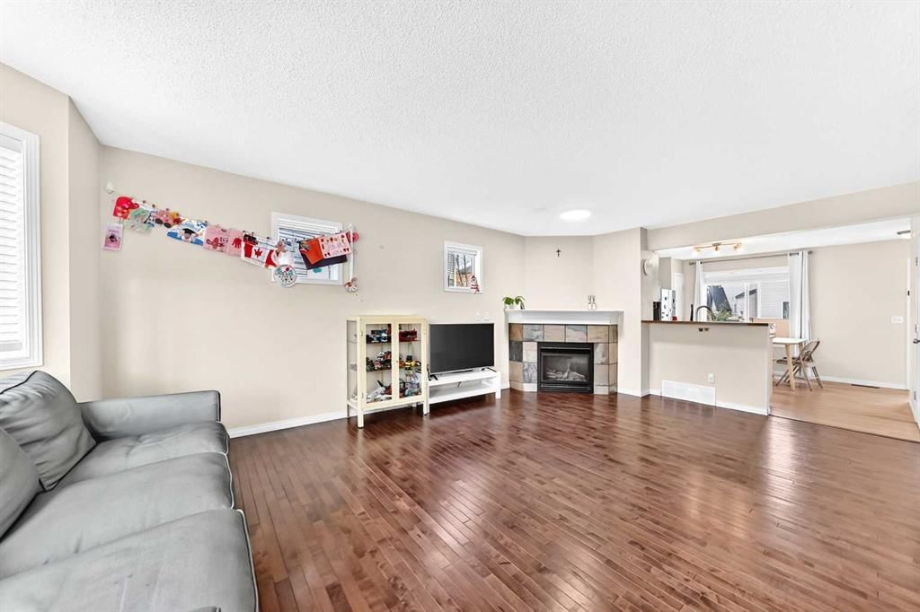 48 Royal Birch Villas NW, Calgary — photo 4 of 30