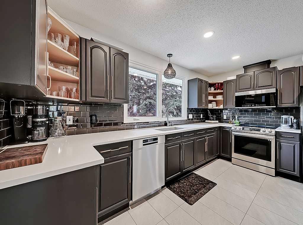 5864 Dalford Hill NW, Calgary — photo 5 of 50