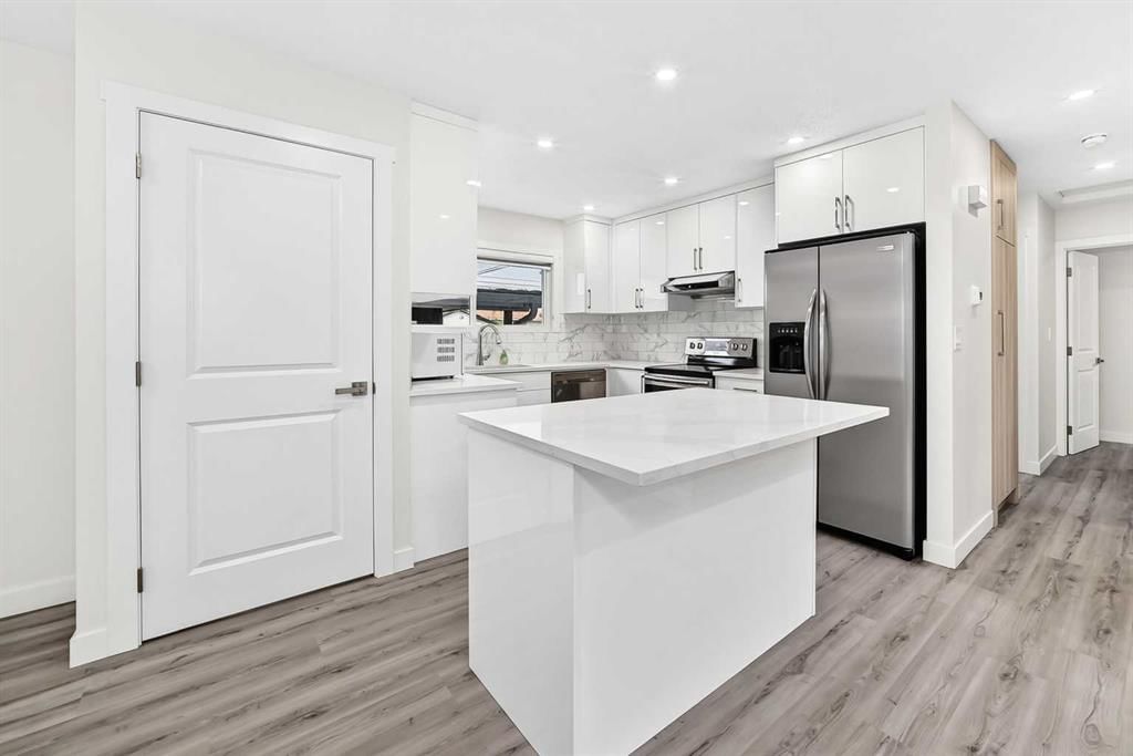 4908 Marlborough Drive NE, Calgary — photo 2 of 30
