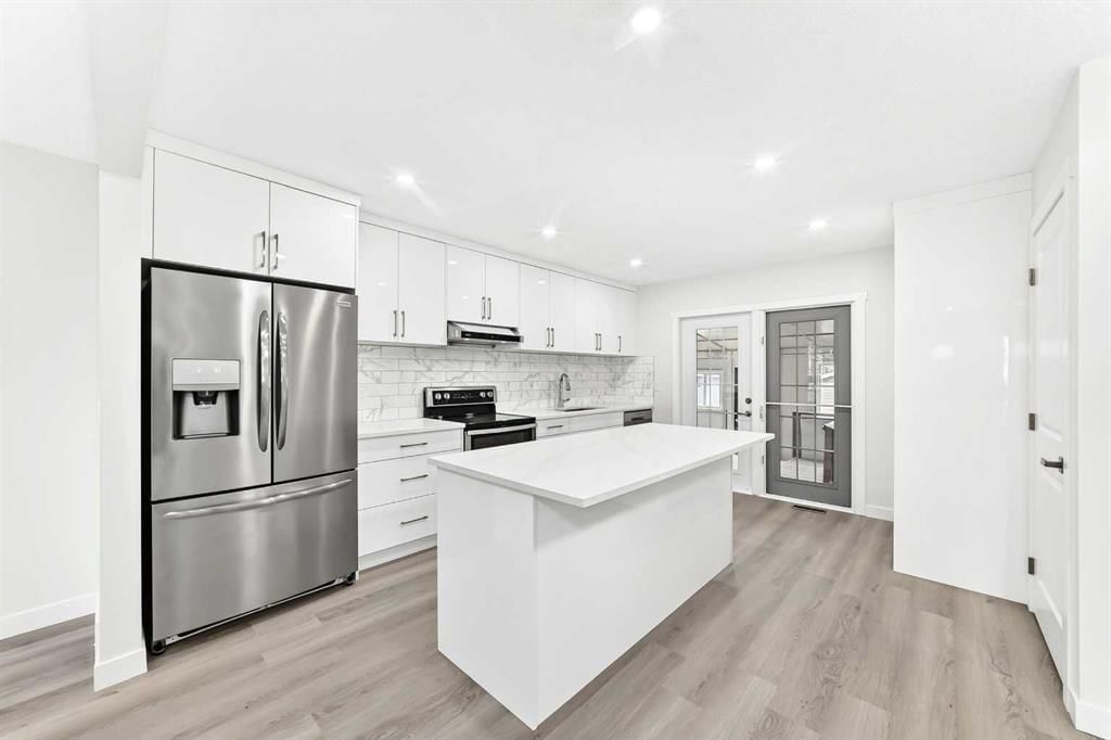 3319 Radcliffe Drive SE, Calgary — photo 3 of 30