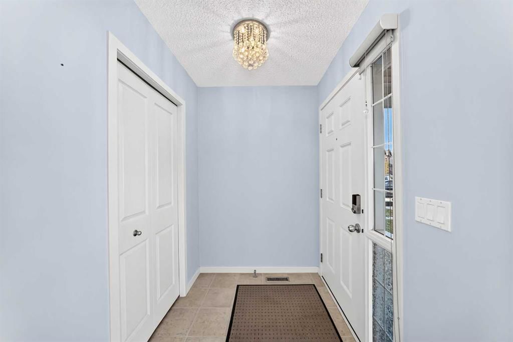 256 Autumn Green SE, Calgary — photo 3 of 44