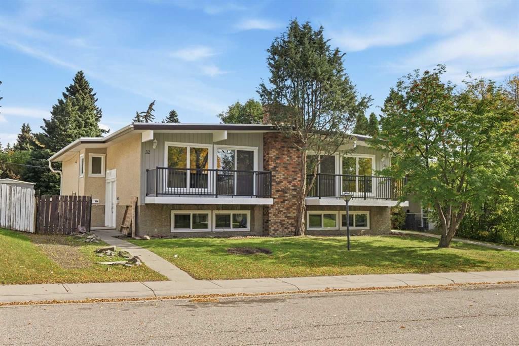 30 / 32 Dalton Bay NW, Calgary — full duplex for sale