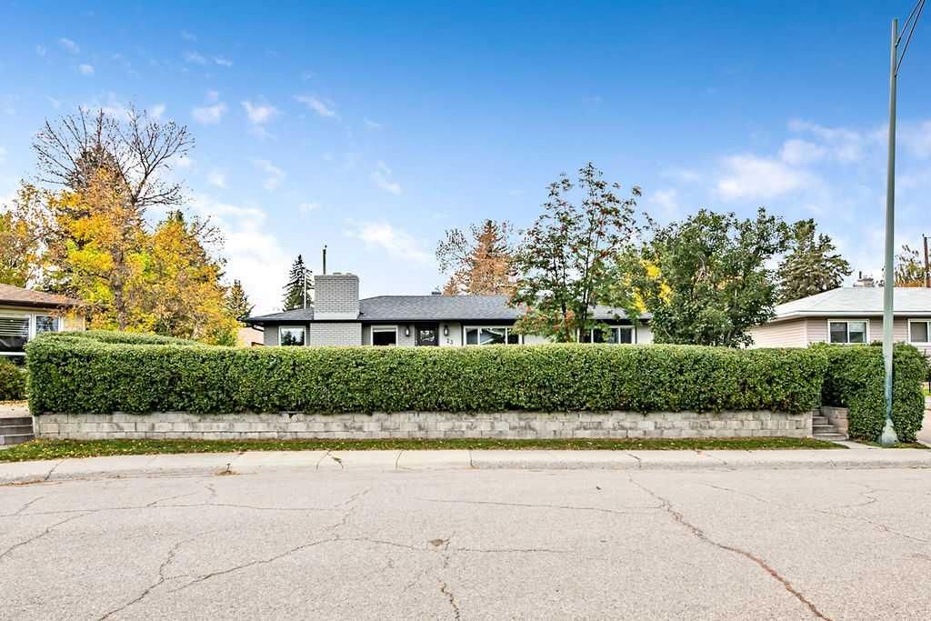 23 Wellington Place SW, Calgary — photo 3 of 36