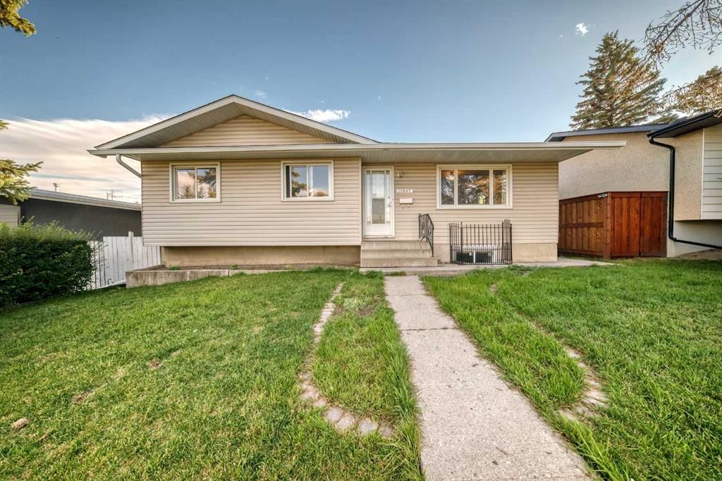 10647 Shillington Crescent SW, Calgary — main listing photo