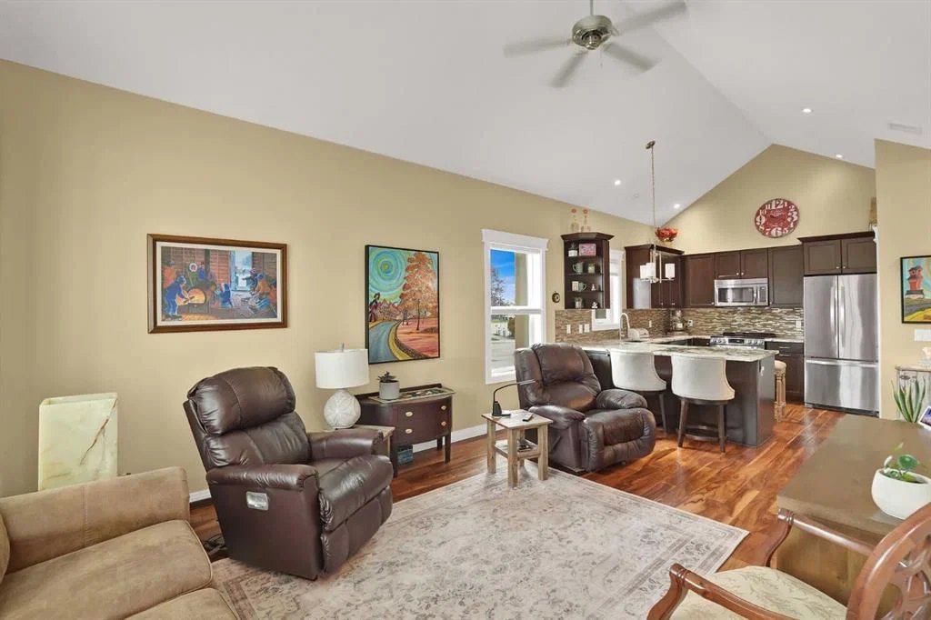 6, 20 River Heights View, Cochrane — photo 4 of 28