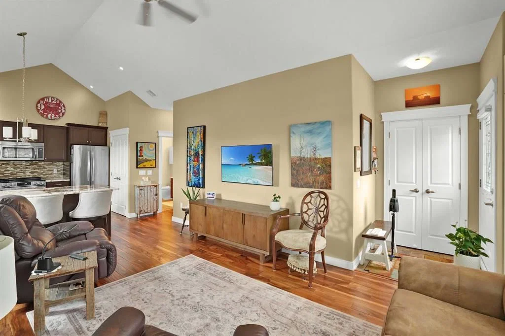 6, 20 River Heights View, Cochrane — photo 5 of 28