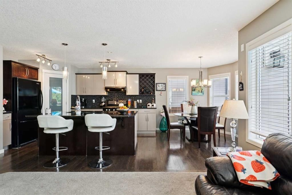 768 New Brighton Drive SE, Calgary — photo 4 of 40