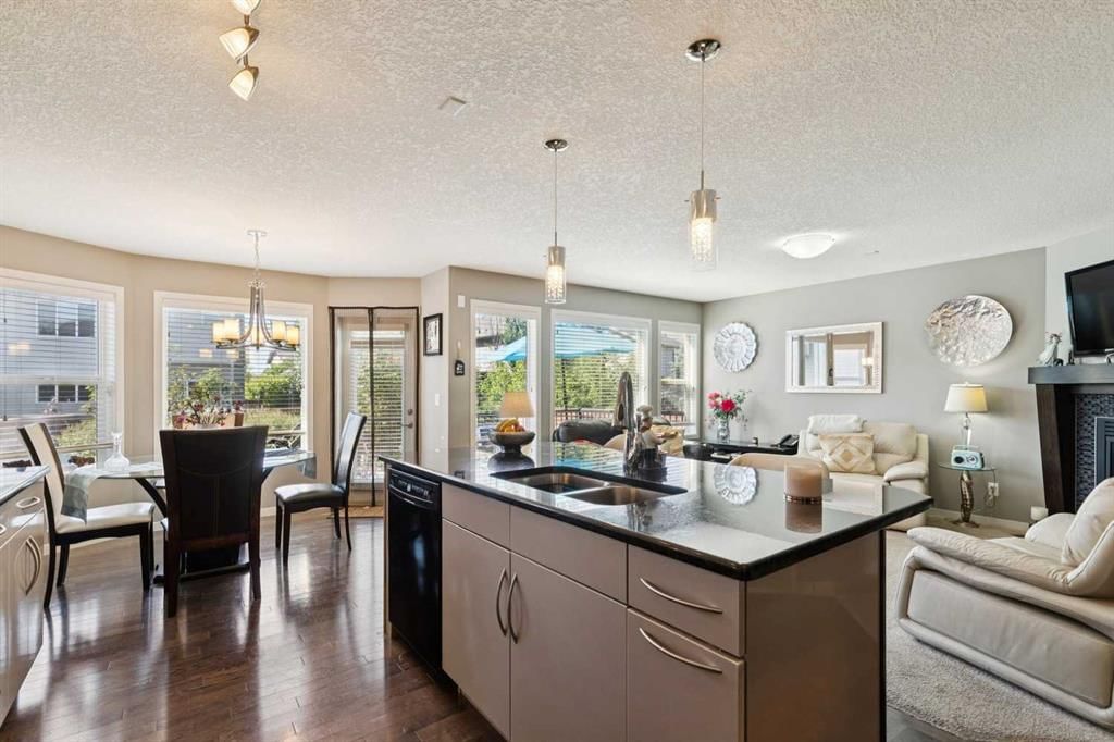 768 New Brighton Drive SE, Calgary — photo 5 of 40