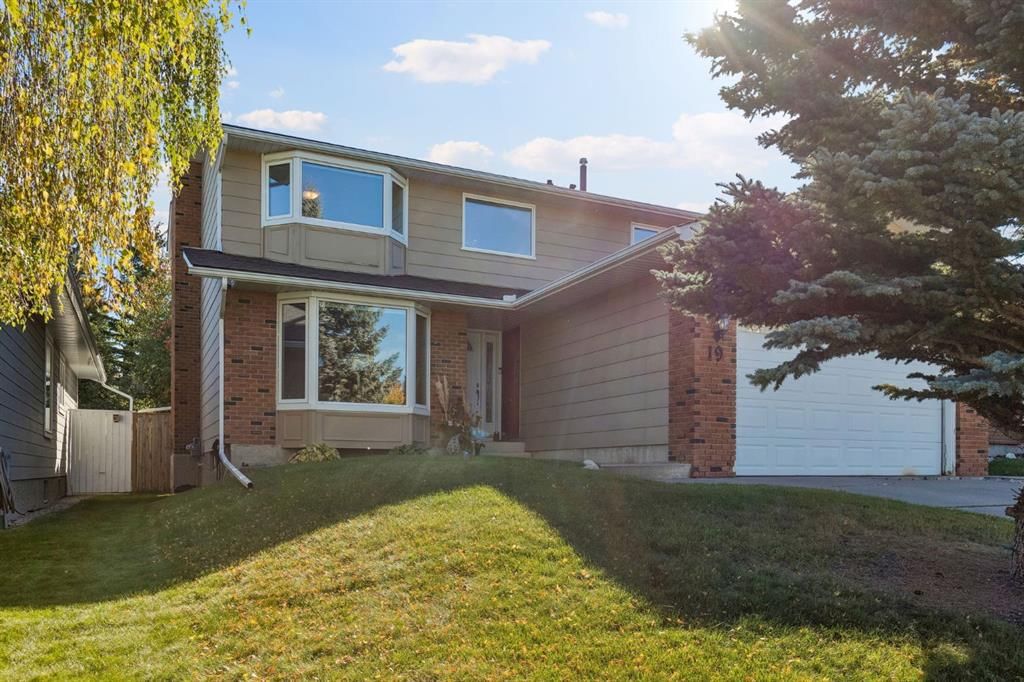 19 Woodbrook Road SW, Calgary — photo 2 of 47