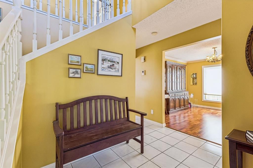 19 Woodbrook Road SW, Calgary — photo 3 of 47
