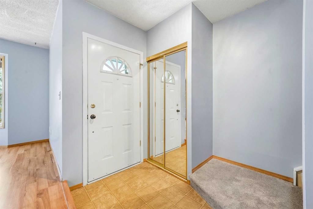 16279 5 Street SW, Calgary — photo 5 of 44