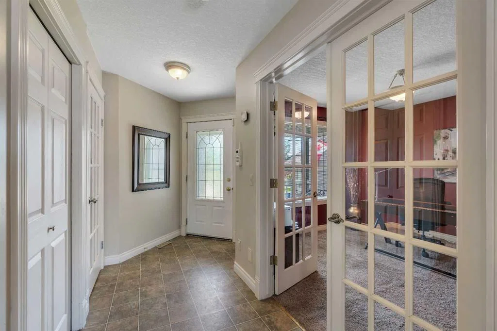 84 Willowbrook Crescent NW, Airdrie — photo 4 of 50
