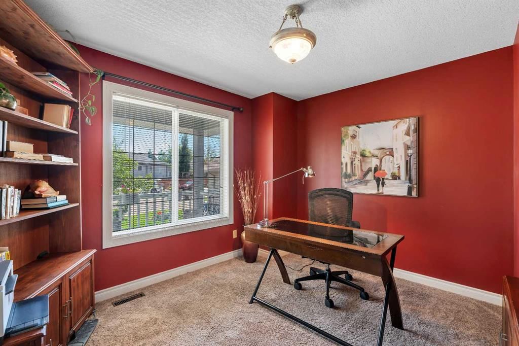 84 Willowbrook Crescent NW, Airdrie — photo 5 of 50