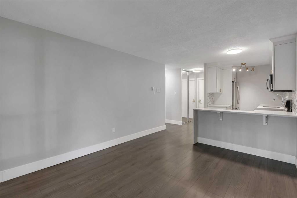 103, 1015 14 Avenue SW, Calgary — photo 3 of 33