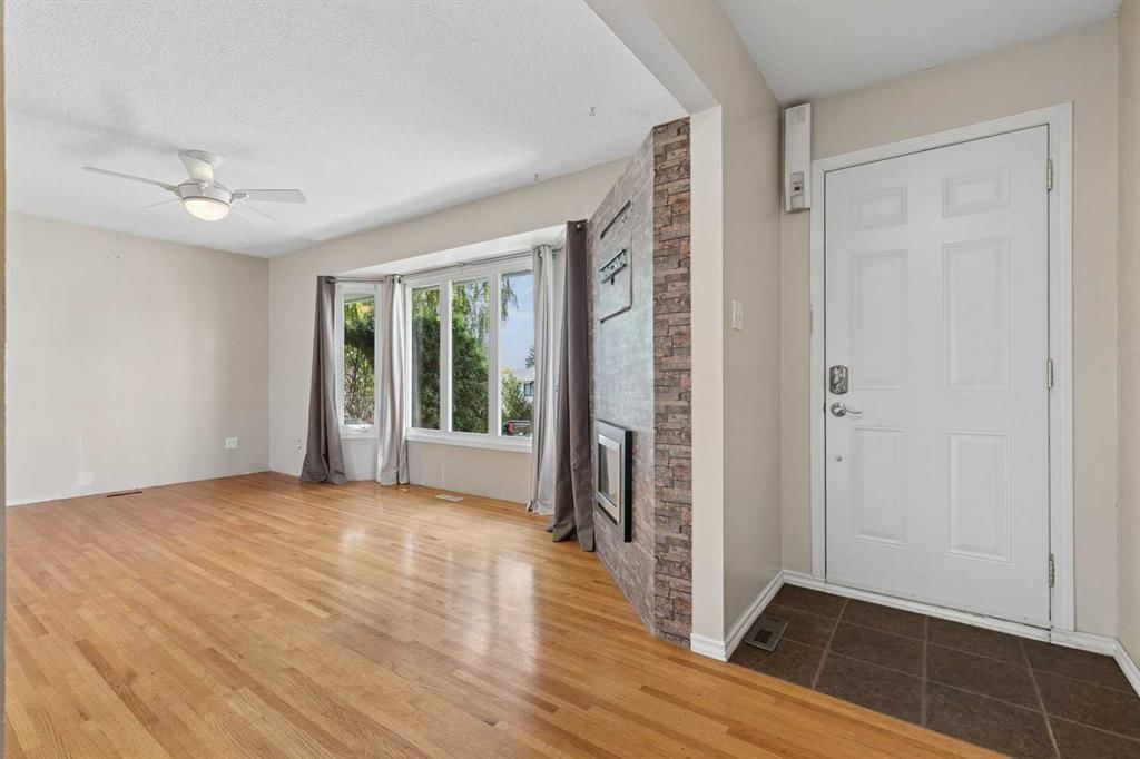 612 Mcintosh Road NE, Calgary — photo 2 of 36