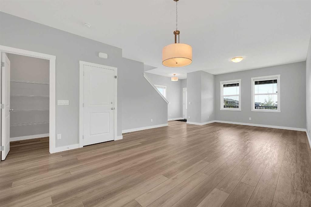 125 Edith Gate NW, Calgary — photo 3 of 43