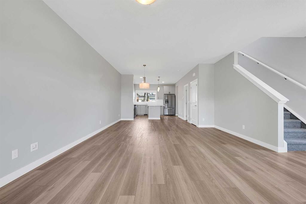 125 Edith Gate NW, Calgary — photo 4 of 43