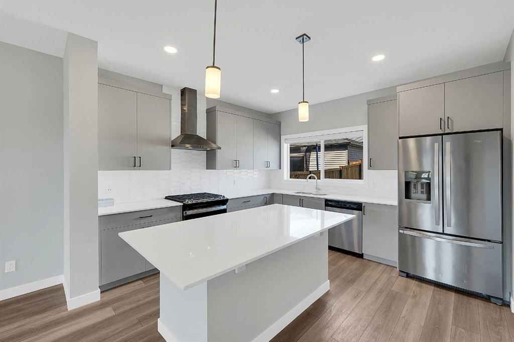 125 Edith Gate NW, Calgary — photo 5 of 43