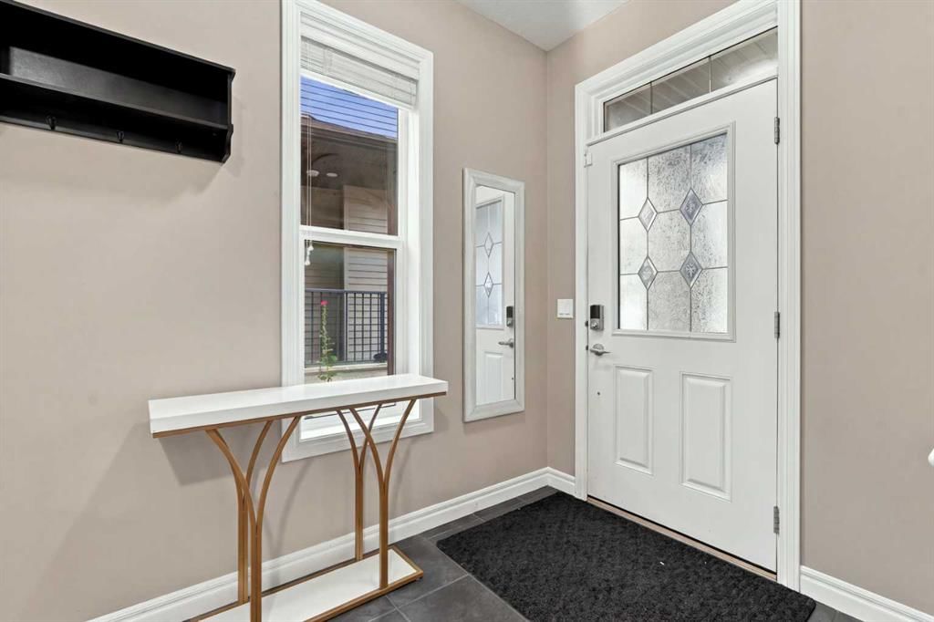 65 Sage Bank Crescent NW, Calgary — photo 4 of 46
