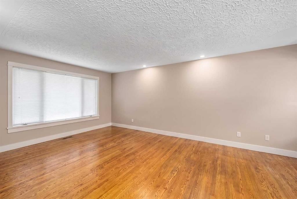3042 28 Street SW, Calgary — photo 5 of 23