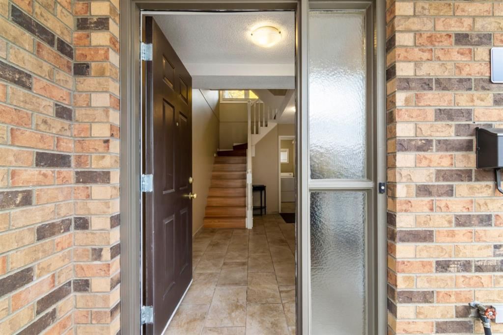 76 Coachway Gardens SW, Calgary — photo 3 of 41