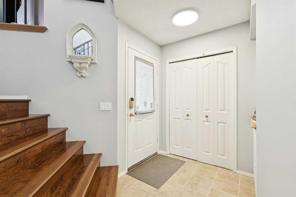 118 Citadel Crest Park NW, Calgary — photo 2 of 39