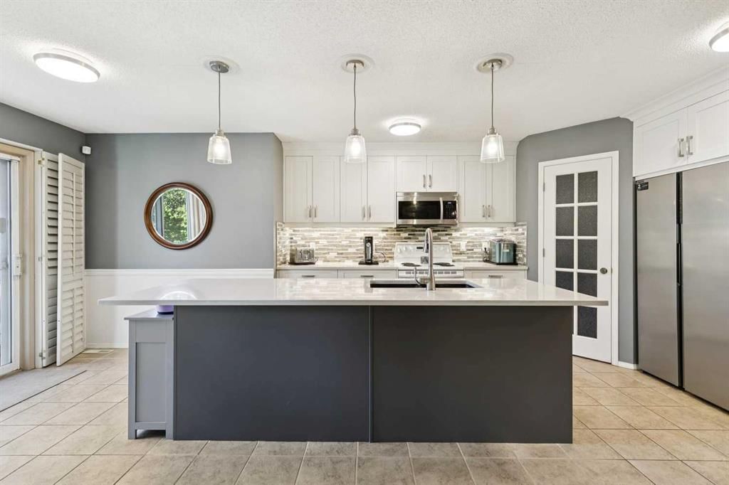 118 Citadel Crest Park NW, Calgary — photo 5 of 39