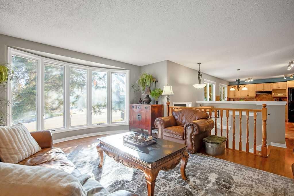 11147 Braeside Drive SW, Calgary — photo 4 of 47