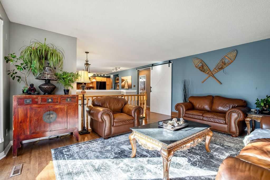 11147 Braeside Drive SW, Calgary — photo 5 of 47
