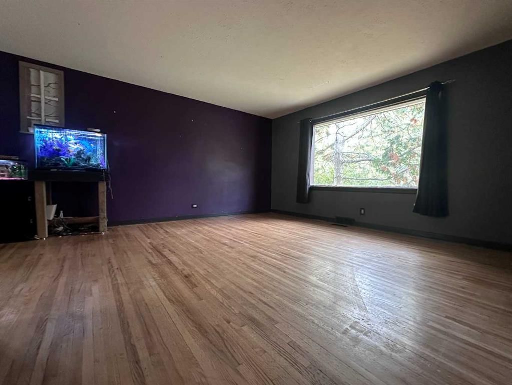 4216 16A Street SW, Calgary — photo 5 of 12
