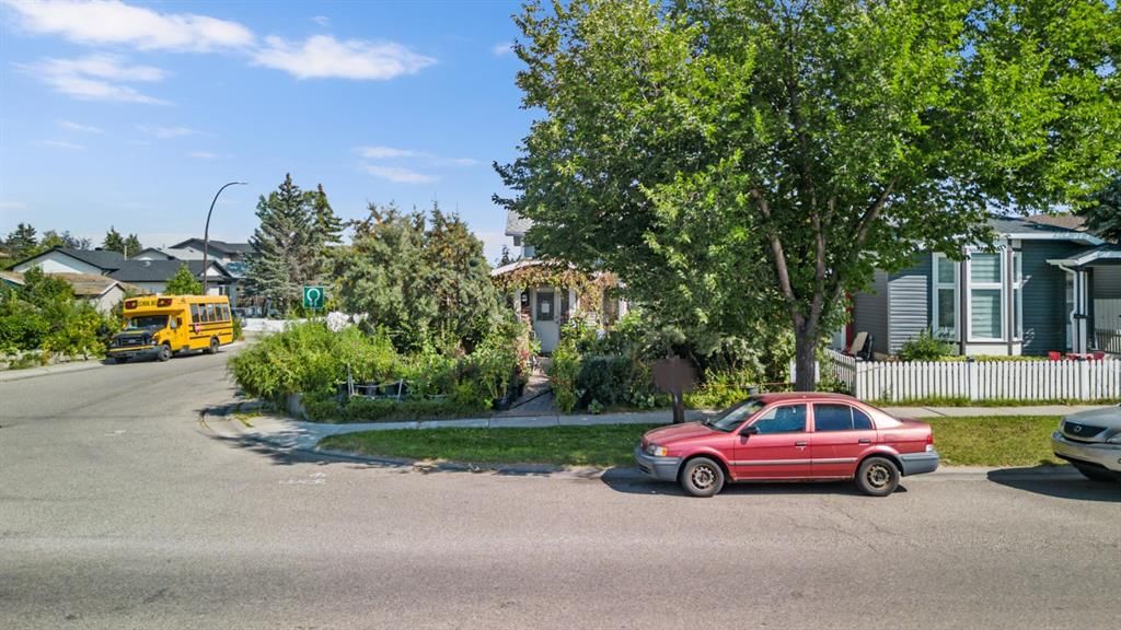 16 Tararidge Drive NE, Calgary — photo 2 of 14