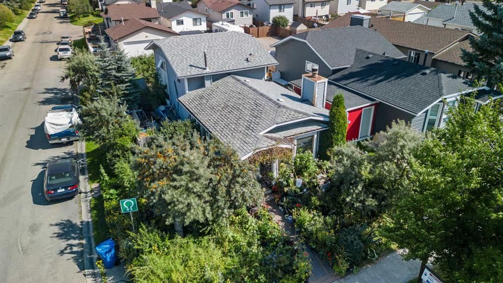 16 Tararidge Drive NE, Calgary — photo 3 of 14