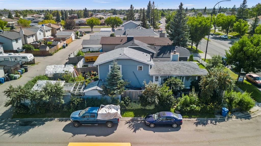 16 Tararidge Drive NE, Calgary — photo 4 of 14
