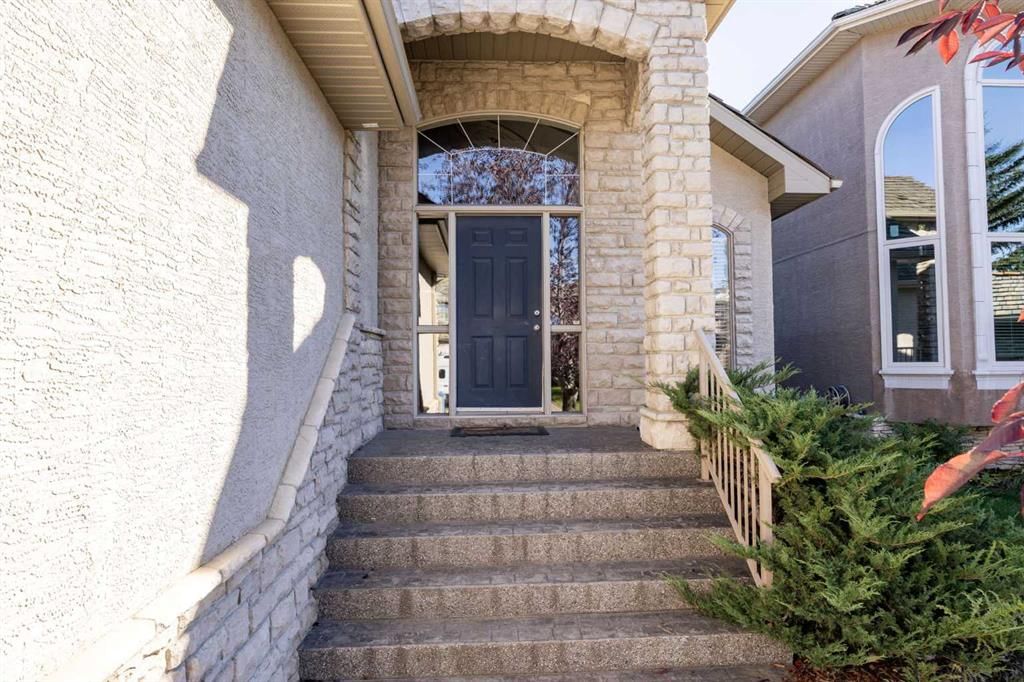 93 Coach Court SW, Calgary — photo 2 of 43