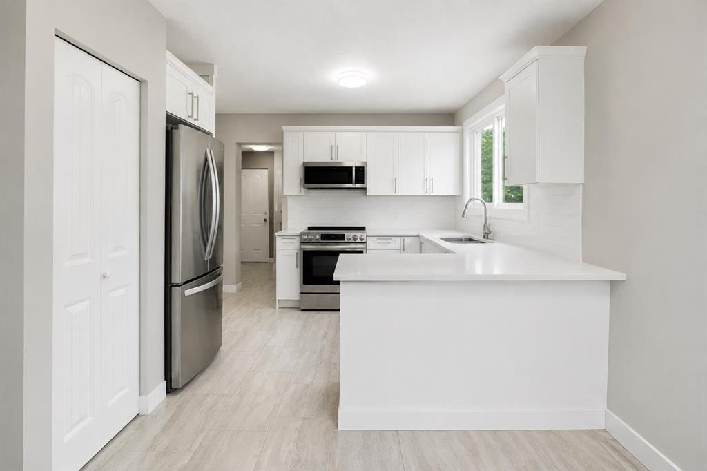 115 Abingdon Crescent NE, Calgary — photo 5 of 42