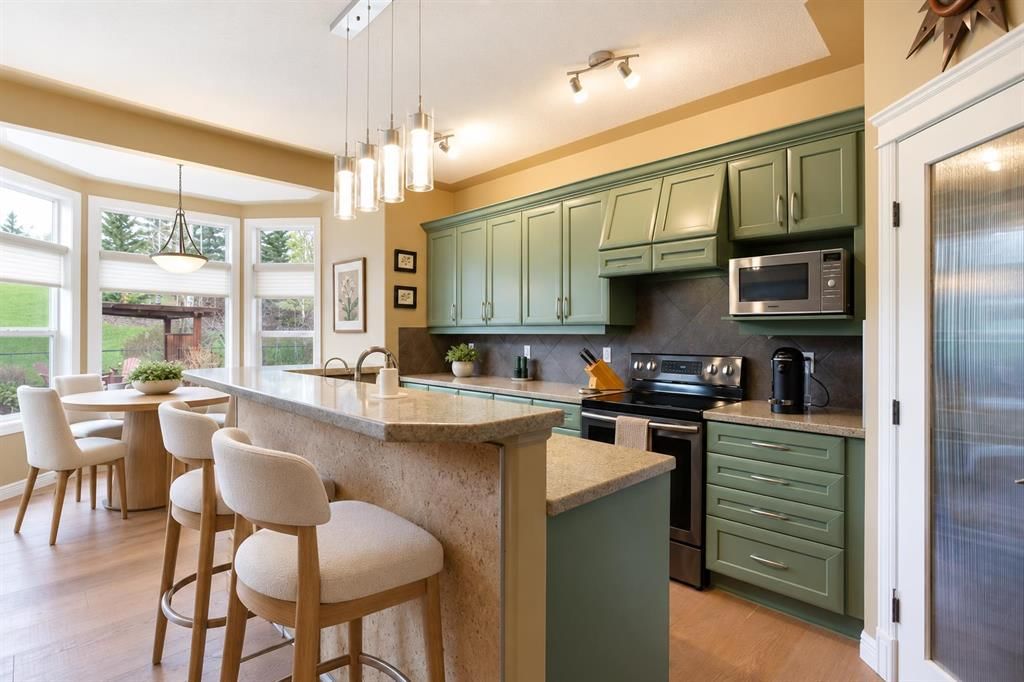 30 Discovery Ridge Gardens SW, Calgary — photo 5 of 37