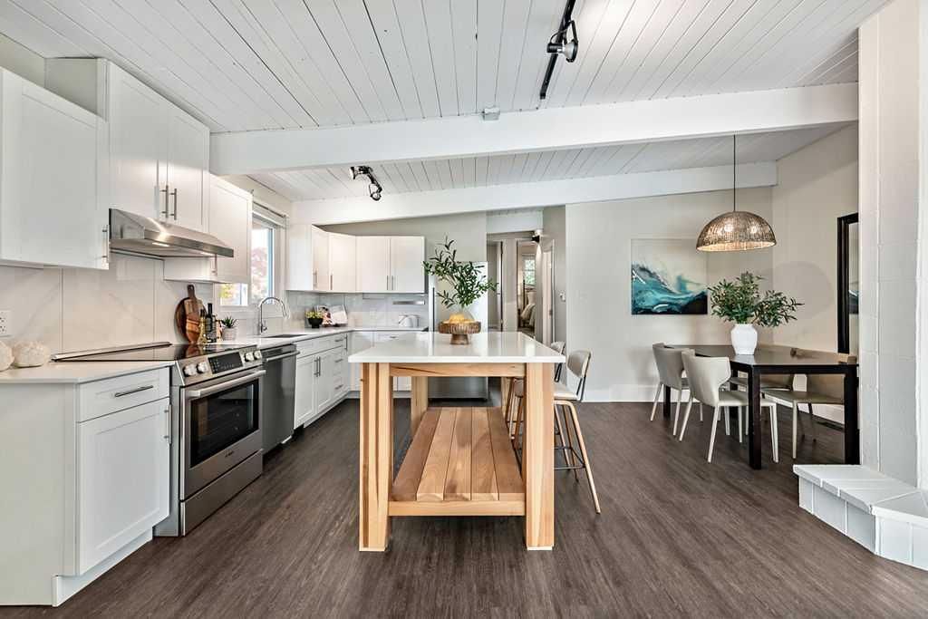 4421 Vissar Crescent NW, Calgary — photo 4 of 36