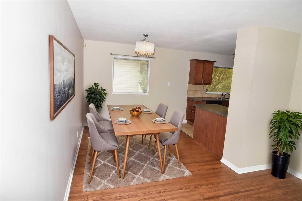 7 Fullerton Road SE, Calgary — photo 4 of 33