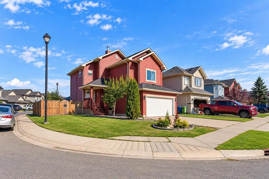 1412 Bayside Avenue SW, Airdrie — photo 2 of 47