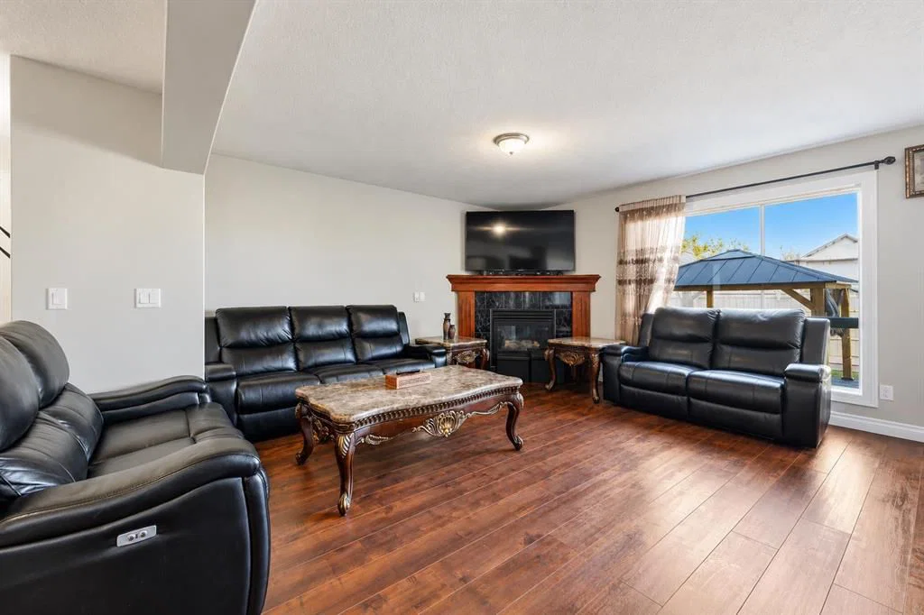1412 Bayside Avenue SW, Airdrie — photo 4 of 47