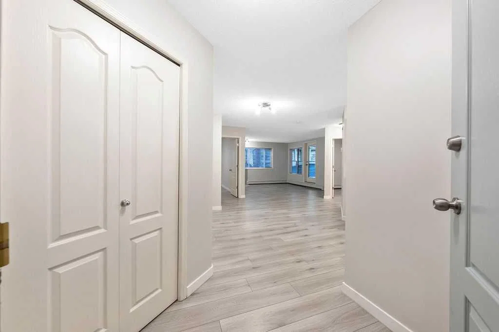 109, 20 Sierra Morena Mews SW, Calgary — photo 5 of 30