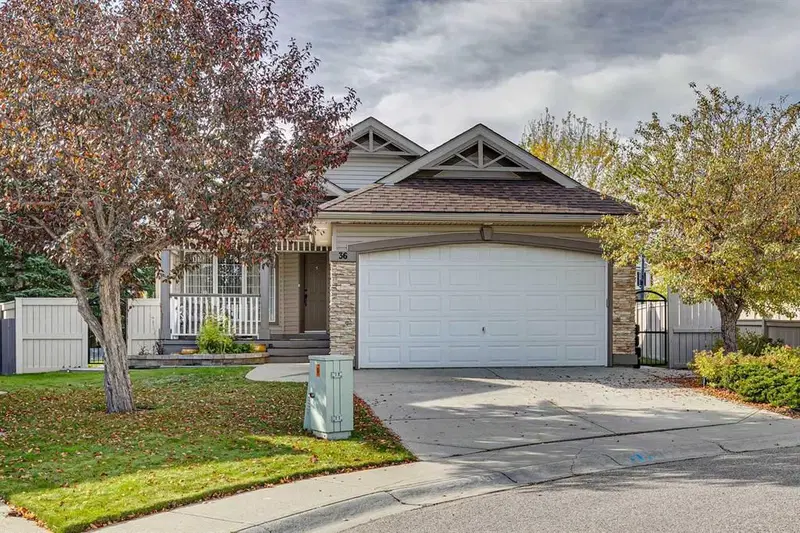 36 Hidden Ranch Mews NW, Calgary — home for sale