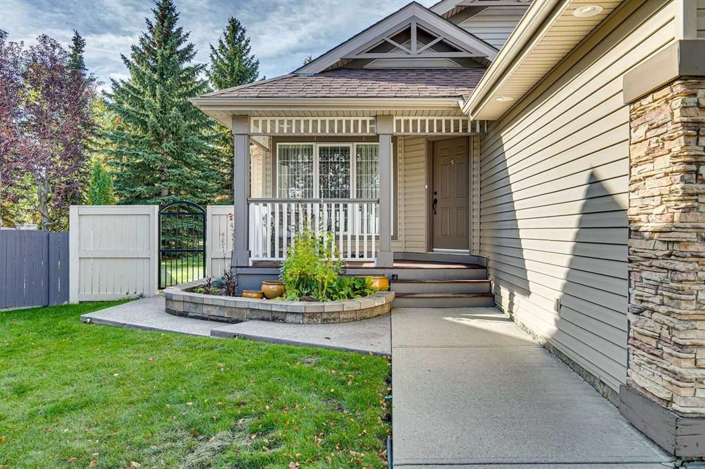 36 Hidden Ranch Mews NW, Calgary — photo 2 of 35