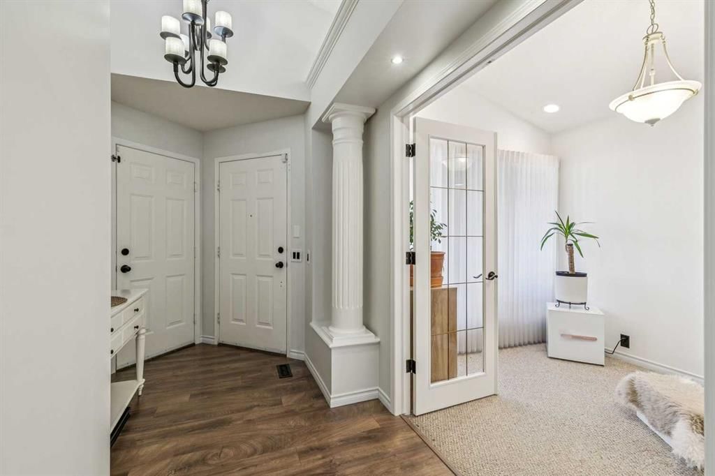 36 Hidden Ranch Mews NW, Calgary — photo 3 of 35