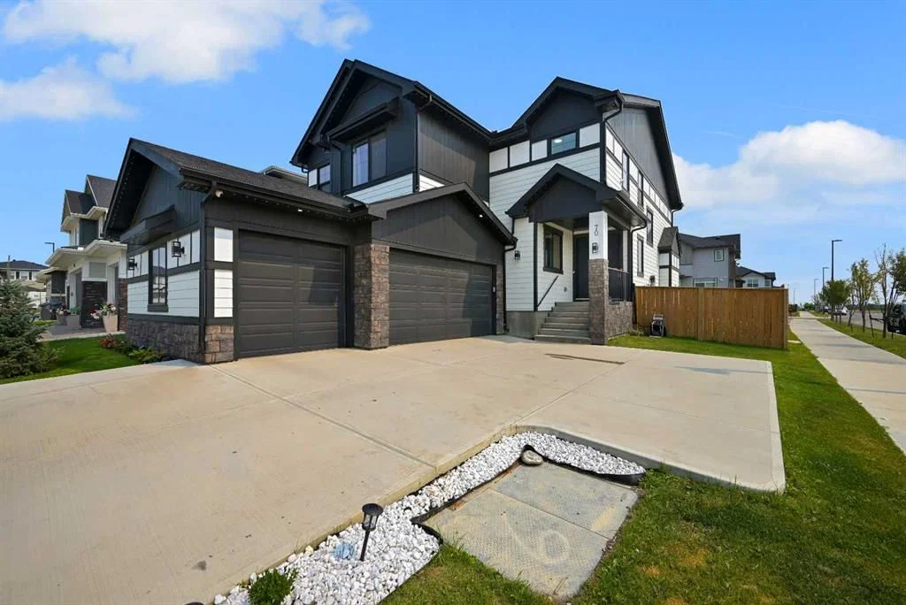 70 South Shore Bay, Chestermere — photo 2 of 46