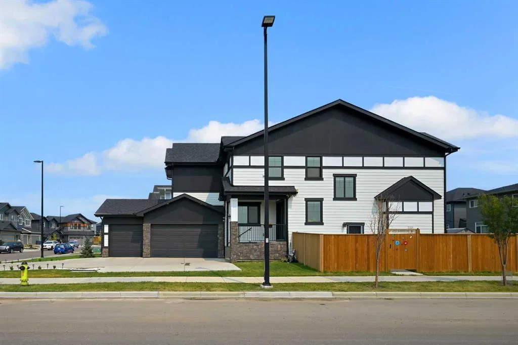 70 South Shore Bay, Chestermere — photo 4 of 46