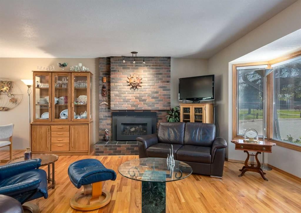4808 Valiant Drive NW, Calgary — photo 4 of 32